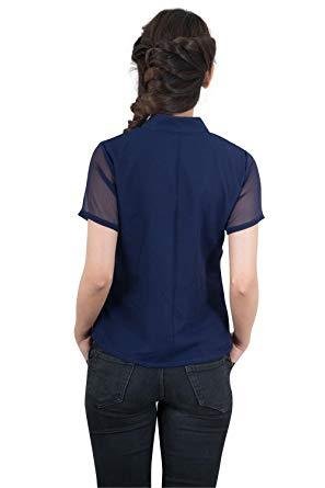 Camisa azul manga corta con cuello de mujer