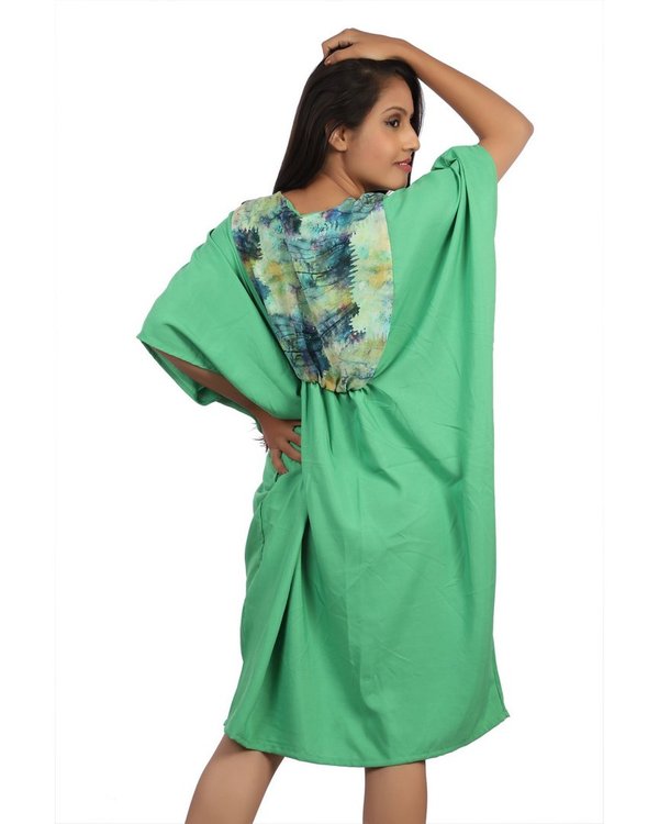 Bellamente diseñado vestido de kaftan verde de mujer